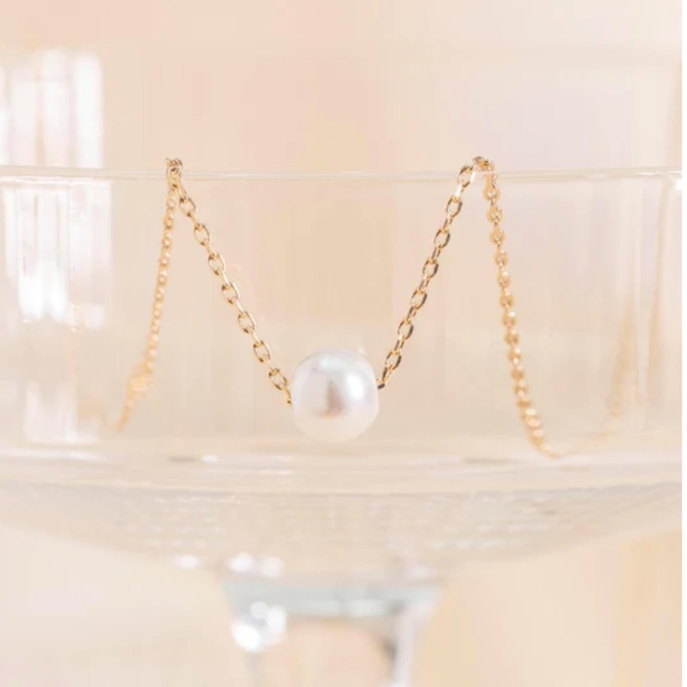 Birdy Grey gold and pearl necklace (price is negotiable) - Picture 3 of 5